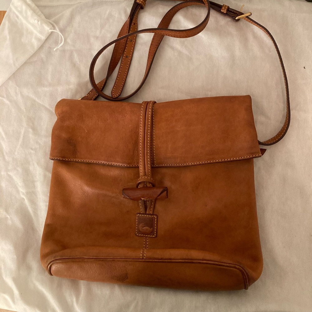 Dooney & Bourke natural tan leather crossbody bag.